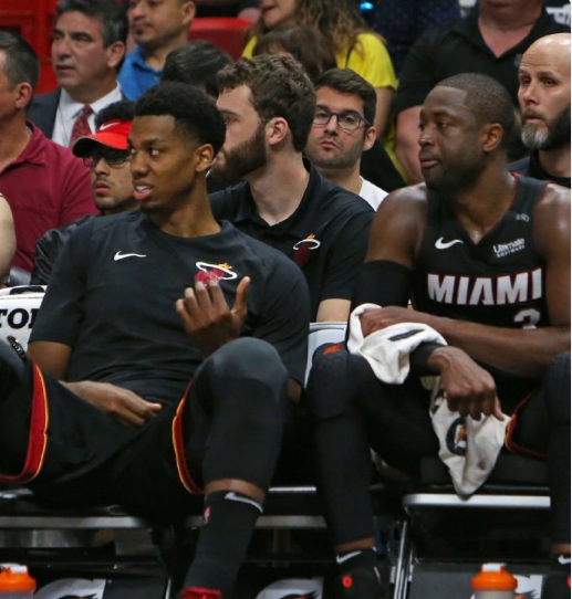 尤其是在防, 签约的球员