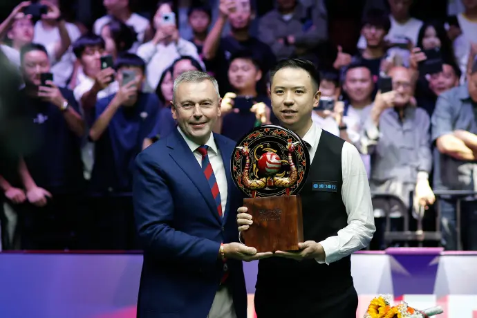 他轰出两杆 他轰出两杆