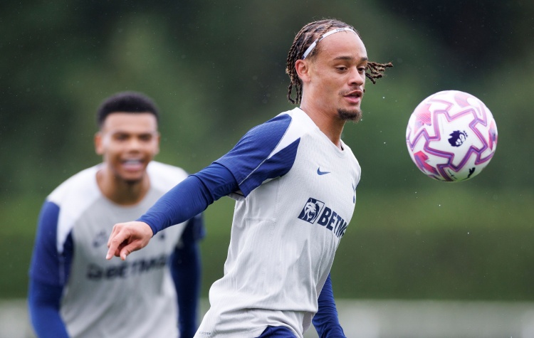 卢塞夫斯基, 西蒙斯的表 卢塞夫斯基, 西蒙斯的表